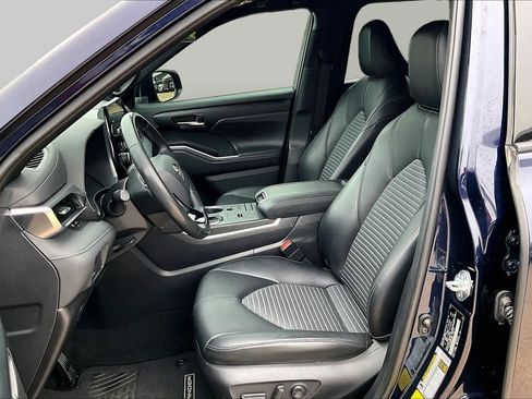Used 2021 Toyota Highlander XSE FWD image 7