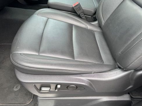 Used 2025 GMC Sierra 1500 SLT RWD image 14