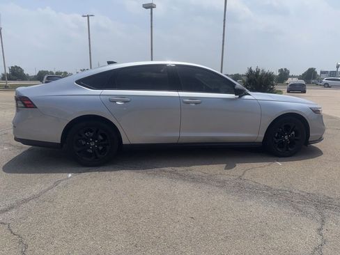 Certified 2025 Honda Accord SE image 4