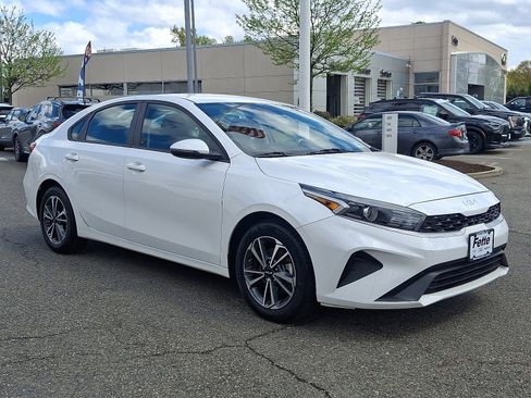 Certified 2023 Kia Forte LXS w/ LXS Technology Package FWD image 3