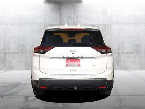 Certified 2025 Nissan Rogue SL w/ Tech Package FWD image 6