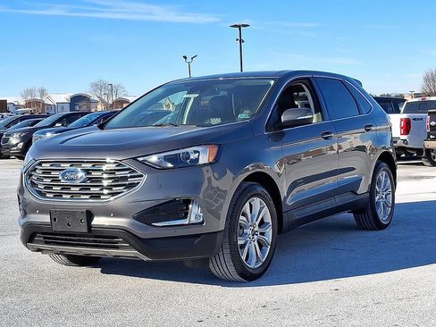 Certified 2024 Ford Edge Titanium image 3