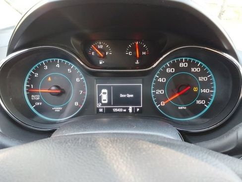 Used 2017 Chevrolet Cruze LS FWD image 24