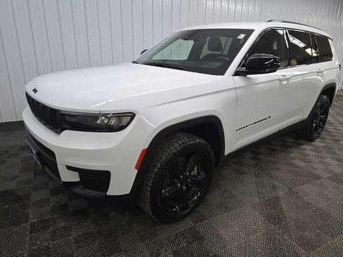 Used 2023 Jeep Grand Cherokee L Laredo AWD/4WD image 8
