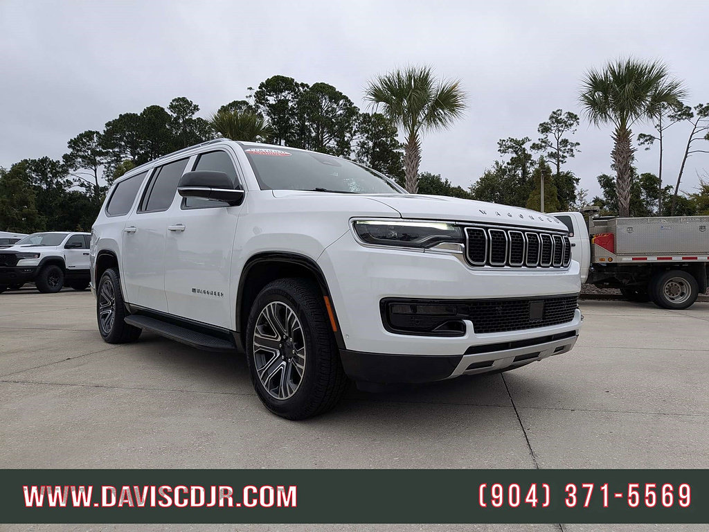 Used 2024 Jeep Wagoneer L Series II w/ Flexible Seating Group RWD image 2