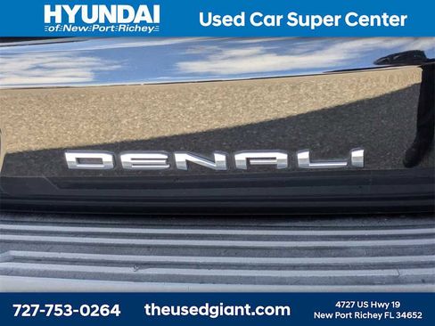 Used 2022 GMC Yukon XL Denali w/ Denali Premium Package image 15