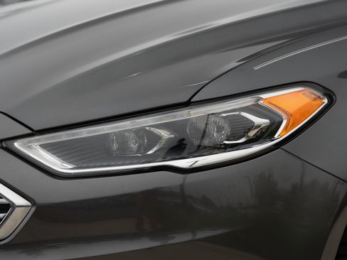 Used 2017 Ford Fusion SE w/ Equipment Group 602A FWD image 29