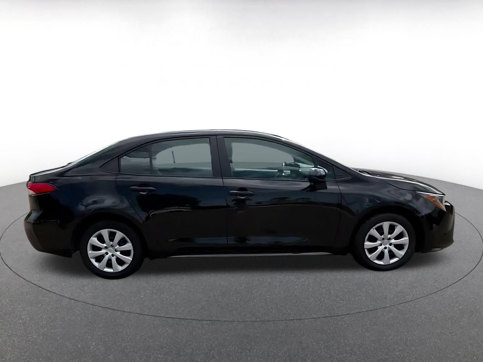 Used 2025 Toyota Corolla LE FWD image 15