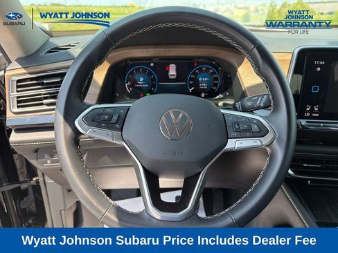 Used 2025 Volkswagen Atlas SE AWD/4WD image 18