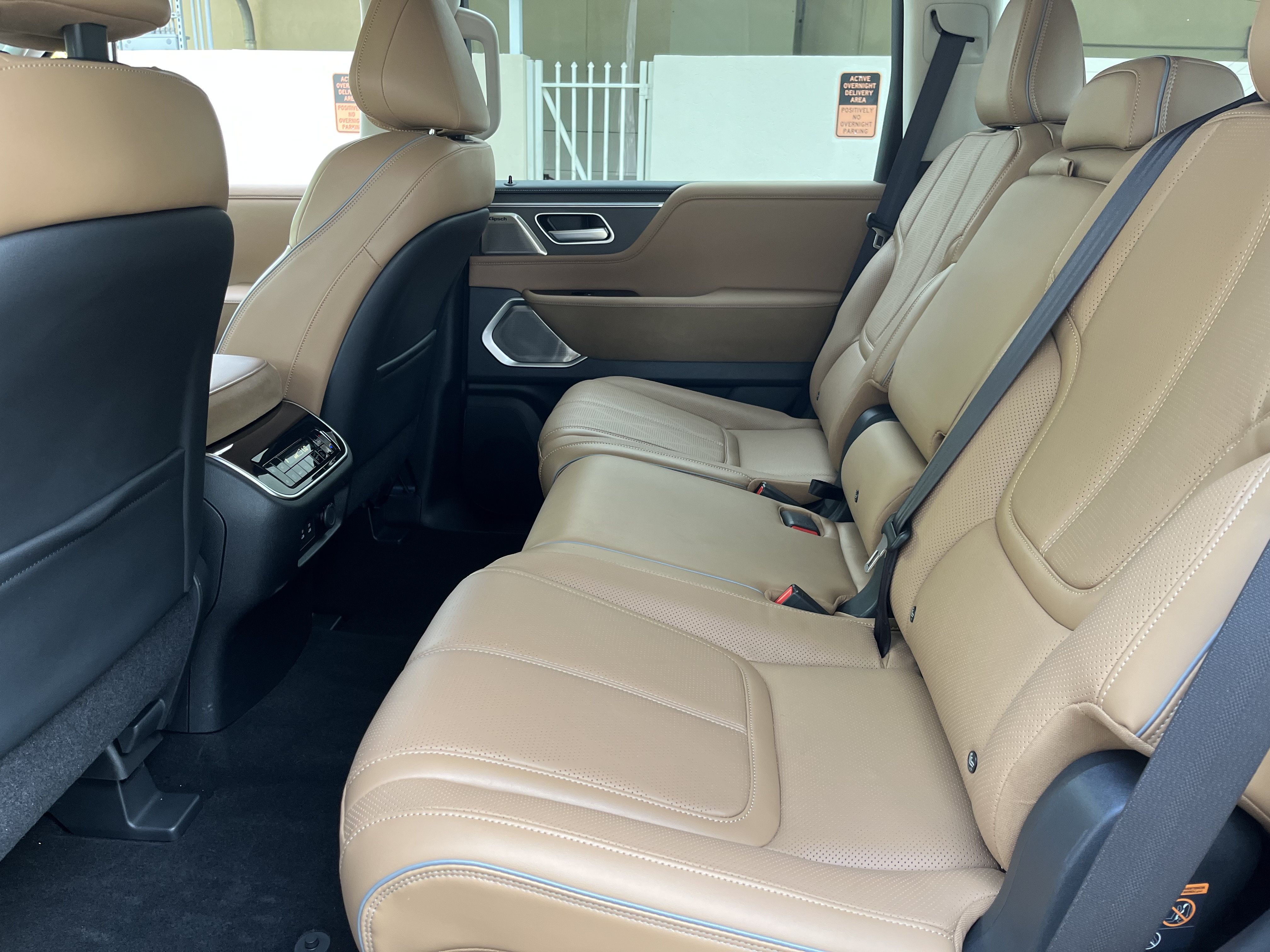 Used 2025 INFINITI QX80 Sensory AWD/4WD image 17