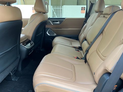 Used 2025 INFINITI QX80 Sensory AWD/4WD image 17