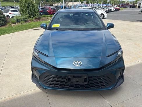 Used 2025 Toyota Camry SE FWD image 2
