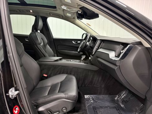 Used 2018 Volvo XC60 T5 Momentum w/ Vision Package AWD/4WD image 27
