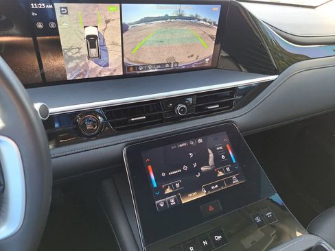 Used 2025 INFINITI QX80 Sensory image 12