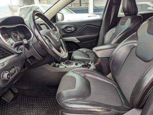 Used 2018 Jeep Cherokee Trailhawk w/ Comfort & Convenience Group image 24