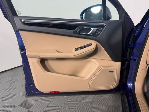 Certified 2026 Porsche Macan Base image 19