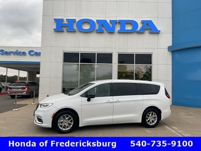 Used 2024 Chrysler Pacifica Touring-L