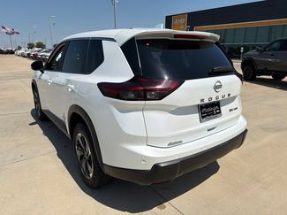 Used 2024 Nissan Rogue SV AWD/4WD video 3