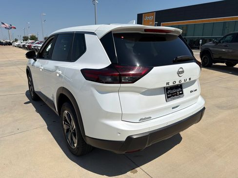 Used 2024 Nissan Rogue SV AWD/4WD image 3