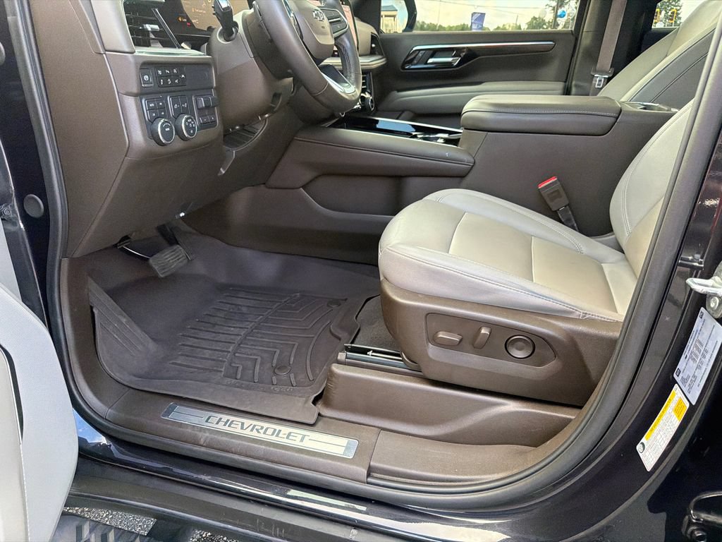 Used 2025 Chevrolet Tahoe Z71 w/ Sun And Tow Package AWD/4WD image 9