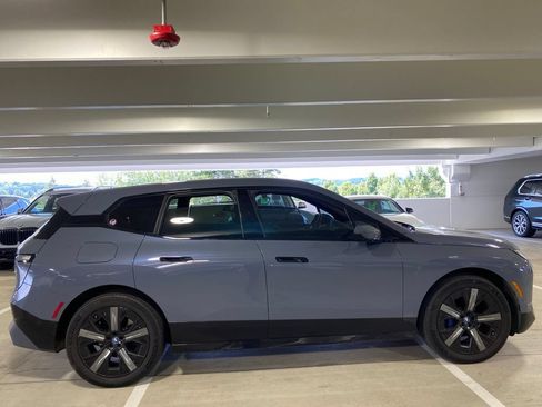 Used 2024 BMW iX xDrive50 w/ Premium Package AWD/4WD image 5