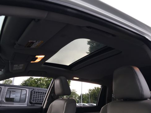 Used 2018 Toyota Highlander XLE FWD image 32