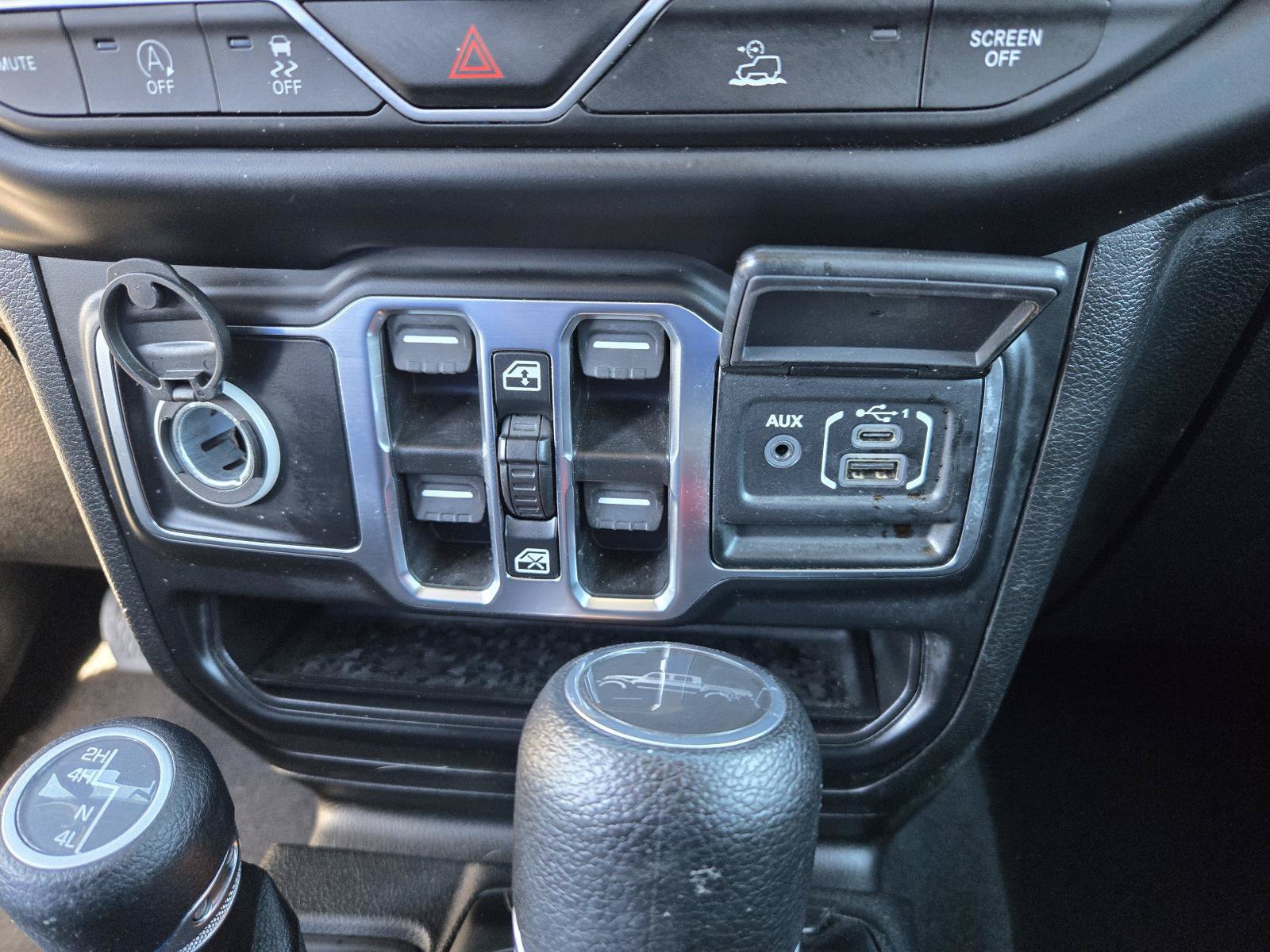 Used 2022 Jeep Gladiator Overland w/ Cold Weather Group AWD/4WD image 14