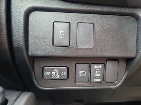 Used 2021 Toyota Tacoma TRD Off-Road w/ Technology Package AWD/4WD image 23
