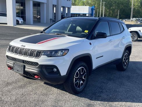 Certified 2025 Jeep Compass Trailhawk AWD/4WD image 4