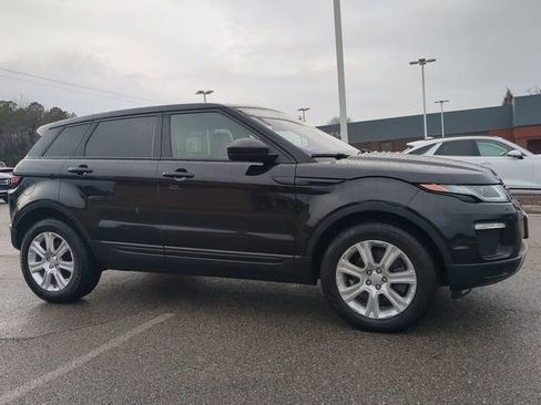 Used 2018 Land Rover Range Rover Evoque SE image 2