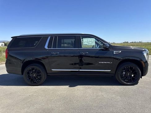 New 2026 GMC Yukon XL Denali w/ Denali Reserve Package image 3