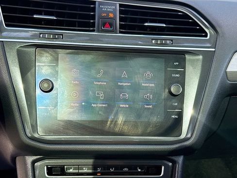 Used 2021 Volkswagen Tiguan SE w/ Panoramic Sunroof Package FWD image 14