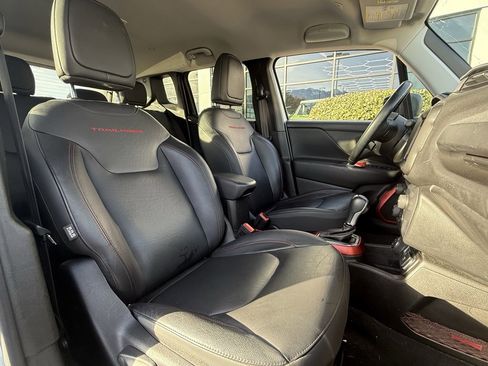 Used 2021 Jeep Renegade Trailhawk w/ Luxury Group III image 27