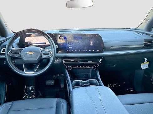 Used 2025 Chevrolet Traverse LT w/ Enhanced Driving Package AWD/4WD image 24