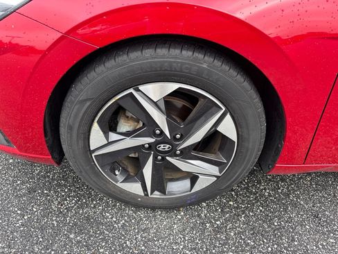 Used 2023 Hyundai Elantra Limited w/ Preferred Accessory Package FWD image 10
