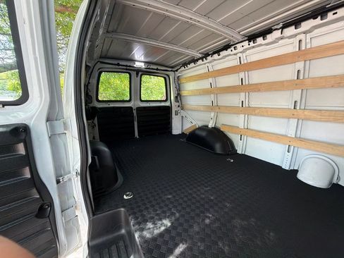Used 2024 Chevrolet Express 2500 w/ Driver Convenience Package RWD image 20
