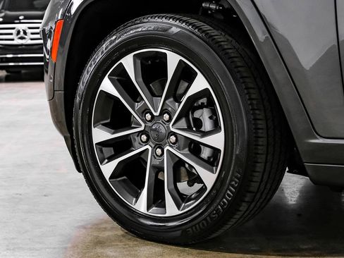 Used 2022 Jeep Grand Cherokee Overland w/ Luxury Tech Group IV image 55