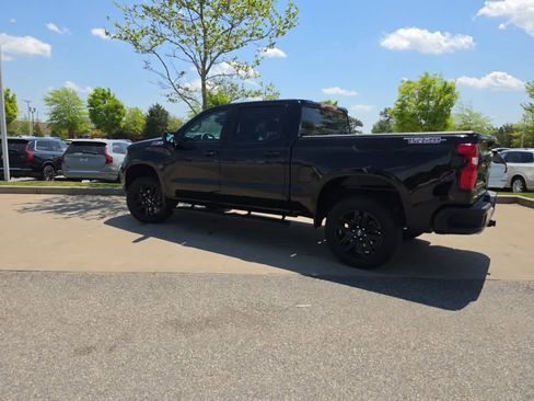 Used 2025 Chevrolet Silverado 1500 LT Trail Boss AWD/4WD image 4