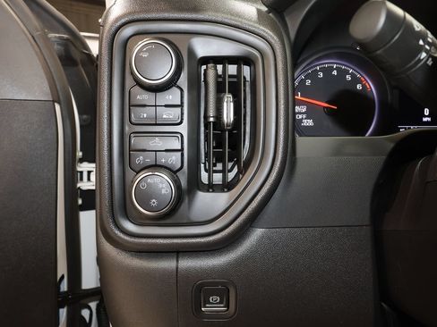 Used 2022 Chevrolet Silverado 1500 Custom AWD/4WD image 11
