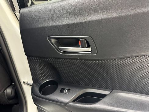 Used 2018 Toyota C-HR XLE image 41