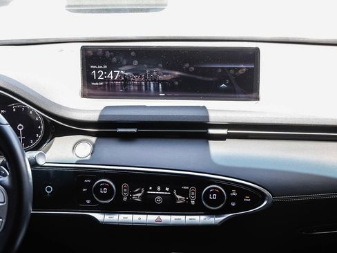Used 2022 Genesis GV70 2.5T AWD/4WD image 11