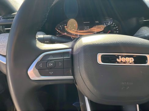 Used 2024 Jeep Compass Latitude image 25