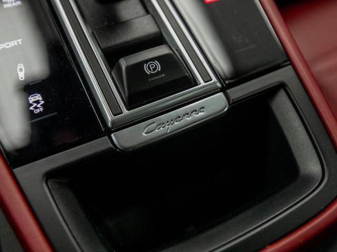 Used 2020 Porsche Cayenne S AWD/4WD image 32