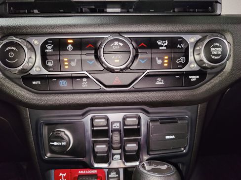 Used 2024 Jeep Wrangler Unlimited image 20