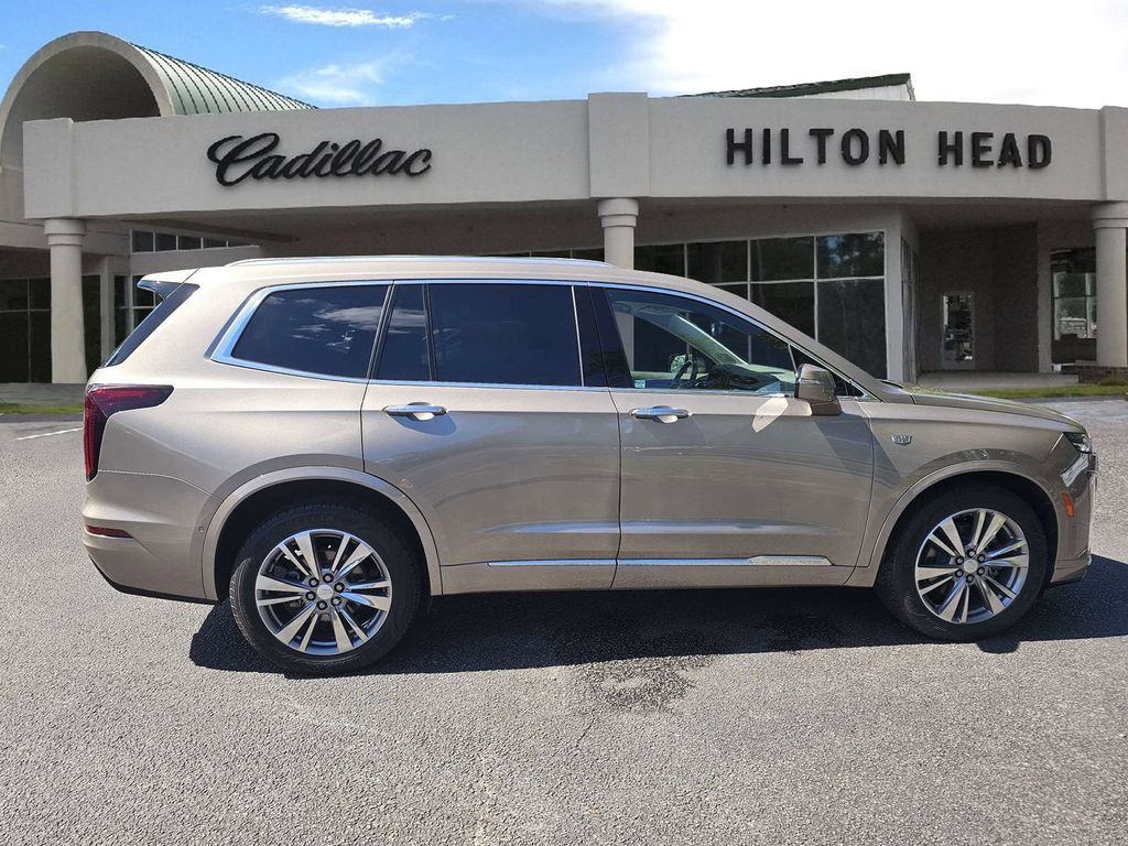 Used 2022 Cadillac XT6 Premium Luxury w/ Technology Package AWD/4WD image 7