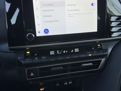 Used 2025 Toyota Camry SE w/ Convenience Package image 13