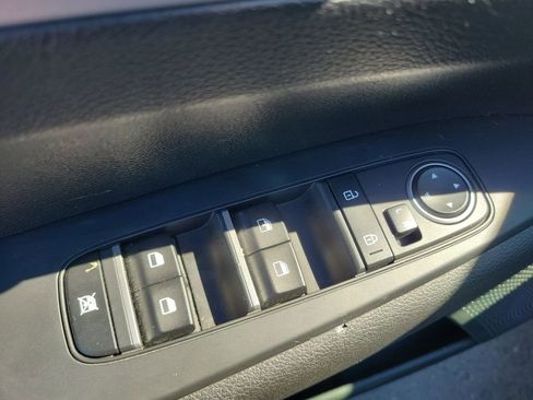 Used 2023 Kia Forte LXS w/ LXS Technology Package image 18