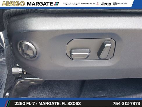 Used 2024 Jeep Gladiator Sport AWD/4WD image 21