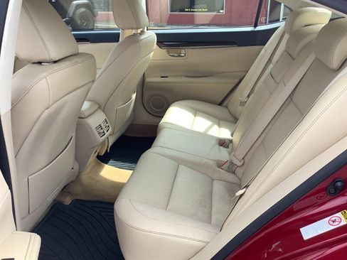 Used 2014 Lexus ES 350 w/ Luxury Package FWD image 12