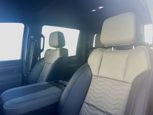 Used 2025 Chevrolet Silverado 2500 ZR2 w/ Technology Package image 22